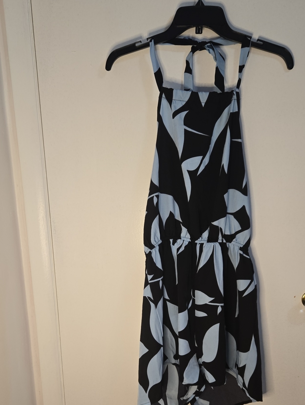Sleeveless Halter Leaf Print Jumper in Black and Light Blue